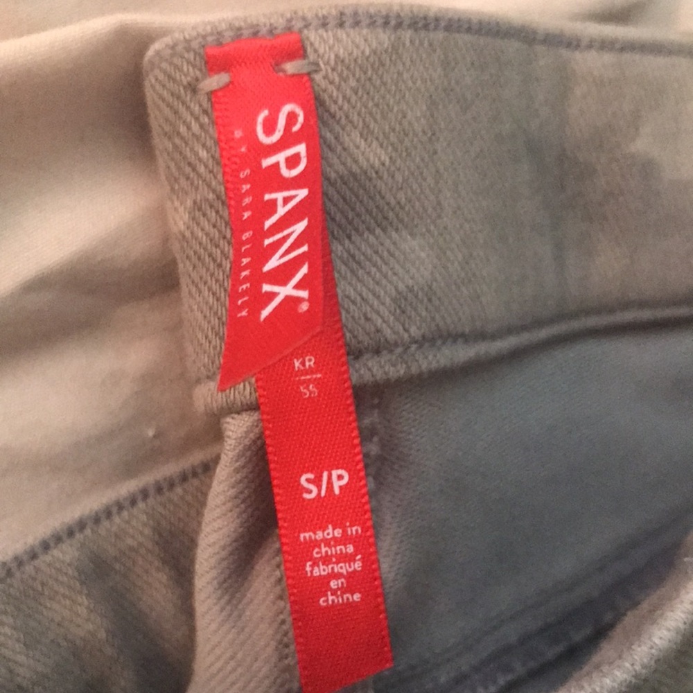 Size S/P Spanx muted camo leggings - Picture 2 of 2